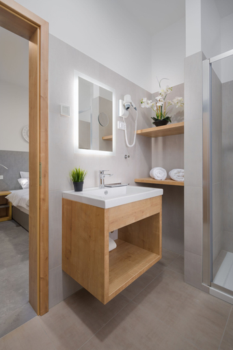 Bathroom 4, Vila Emona - Central Apartments - Free Parking, Ljubljana