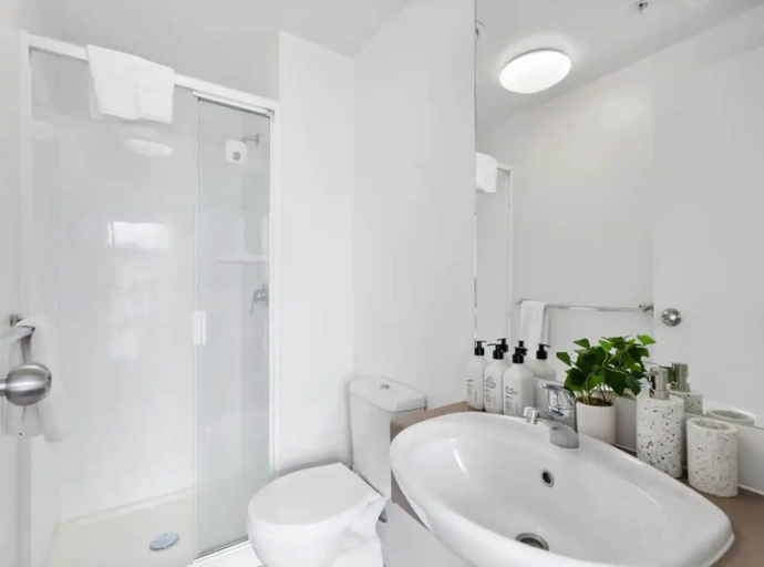 Bathroom, Central City 1Br Apartment, Waitakere