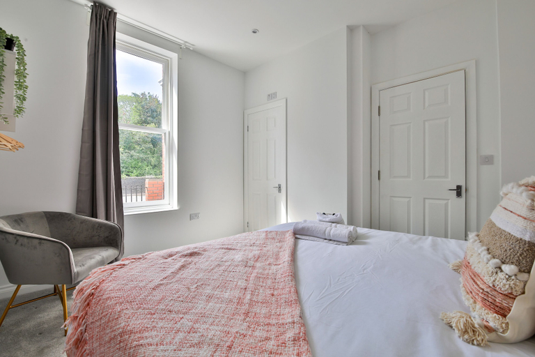Bedroom 3, Spacious Apartments with Private Parking, Cardiff