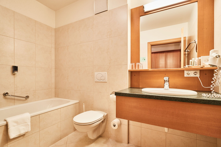 Bathroom 4, Ferienhotel Jörglerhof, Schwaz
