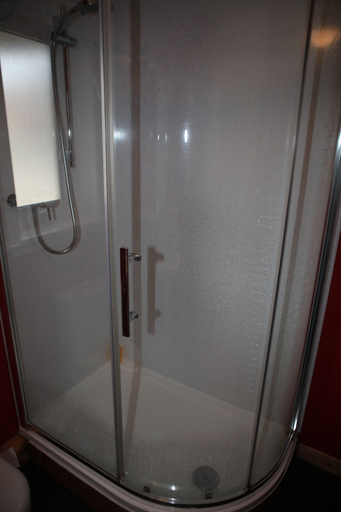 Bathroom, Castleyards Apartment 1, Orkney Islands