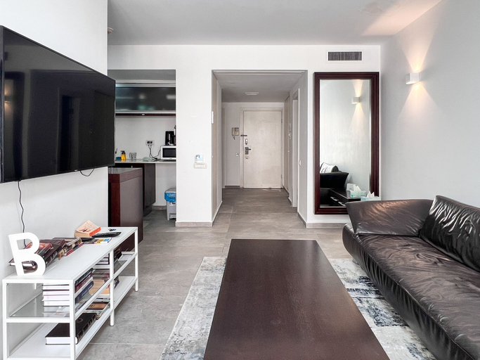 Others 5, 2 BR next to Old City with Patio by FeelHome