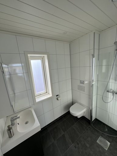 Bathroom 3, Norsk Havbrukssenter AS, Brønnøy