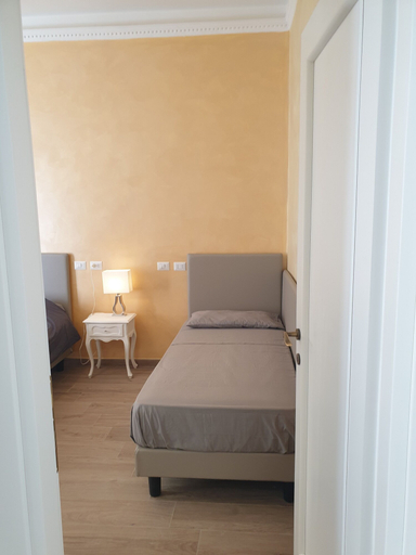 Bedroom 2, Lombardo, Rome