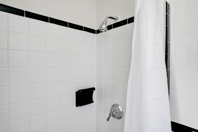 Bathroom 3, The Starlite Inn, New Hanover