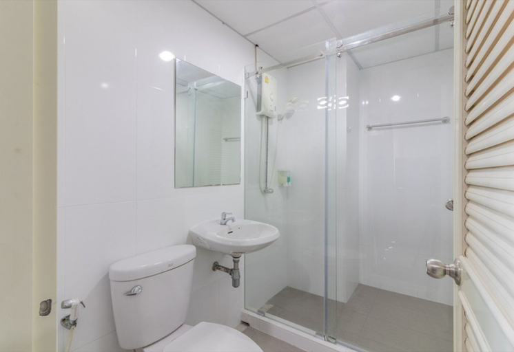 Bathroom 4, Collection O Siam Privi Hotel, Huai Kwang