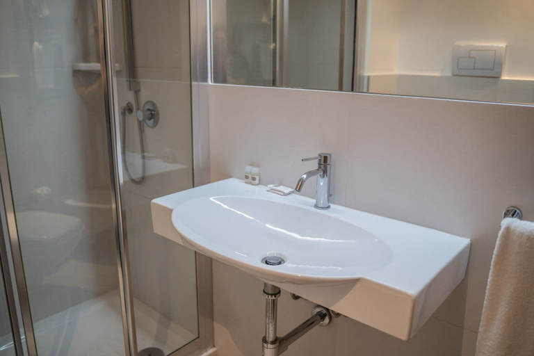 Bathroom 4, Albergo Mediterraneo, Palermo