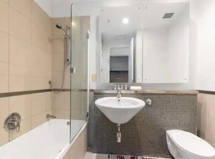Bathroom, Stunning Spacious Studio In Viaduct Basin, Waitakere