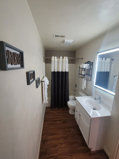 Bathroom 4, Affordable Corporate Suites Christiansburg, Montgomery