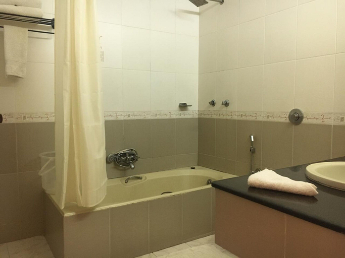 Bathroom 5, Hotel Sea Face, Thiruvananthapuram