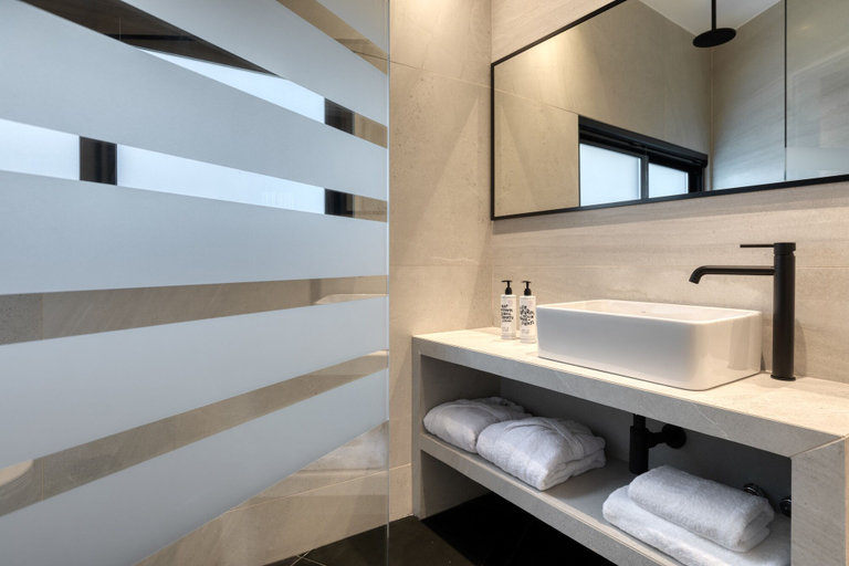 Bathroom 5, Koniama Acropolis, Attica