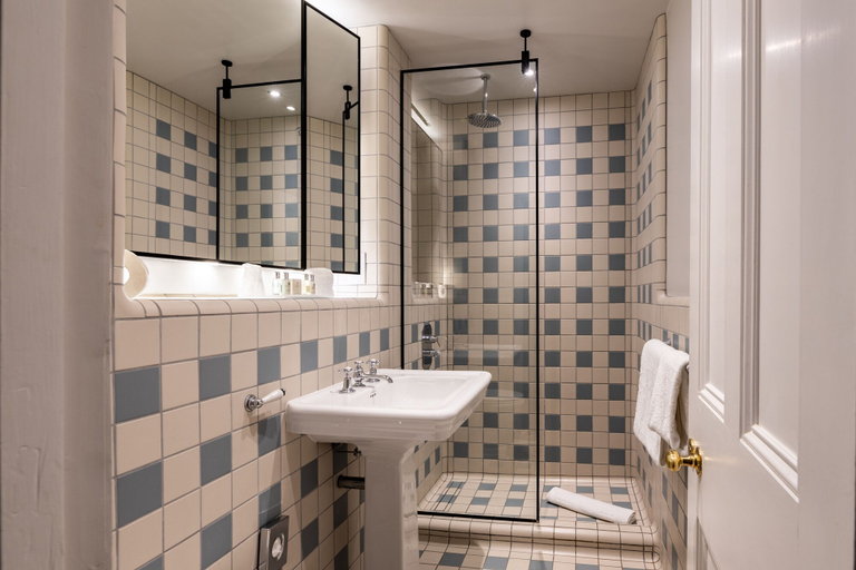 Bathroom 4, The Goodenough Hotel London, London
