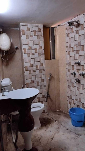 Bathroom 3, Hotel Raj, Kolkata