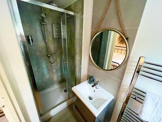 Bathroom, Farmyard Inn Youlgreave, Derbyshire