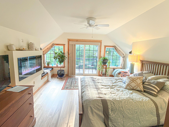 Bedroom 4, Inn at the River, Marathon