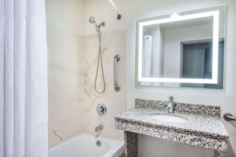Bathroom 5, Ramada by Wyndham Bakersfield North, Kern