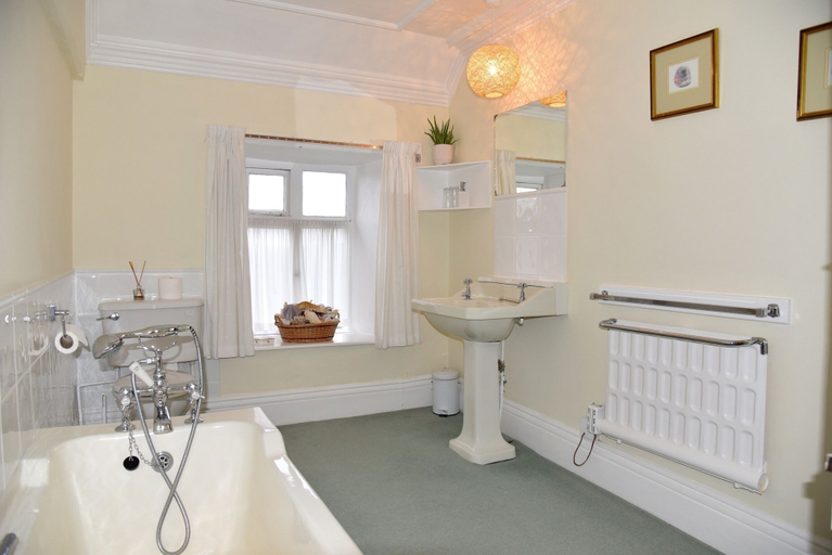 Bathroom 5, Newburgh House Bed & Breakfast, North Yorkshire