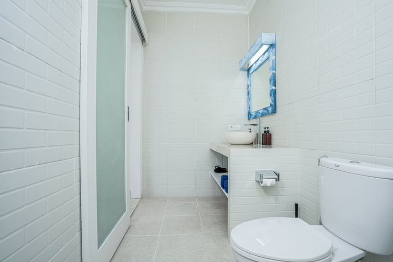 Bathroom 8