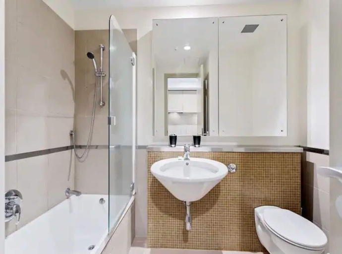 Bathroom, Beautiful Studio In The Viaduct With Free Carpark!, Waitakere