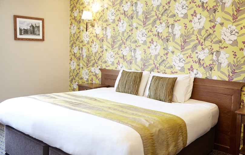 Bedroom 2, Castle Inn By Greene King Inns, Derbyshire