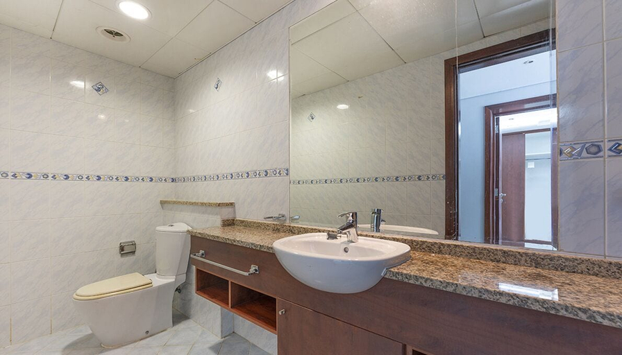 Bathroom 4, Homesgetaway - JLT Lake Views 1BR, Dubai