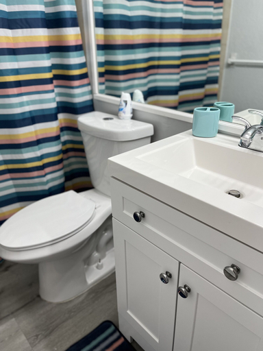 Bathroom 4, Amazing & cozy Duplex near Zoo Miami, Miami-Dade