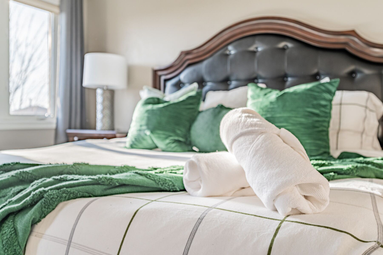 Bedroom 3, Luxury Villa - Mississauga Square One, Peel