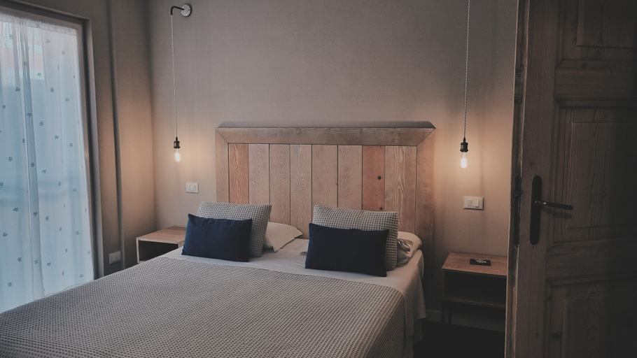 Bedroom 3, Bardoliners, Verona