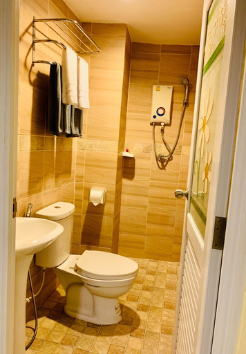 Bathroom 5, A7 Hotel Pattaya, Pattaya