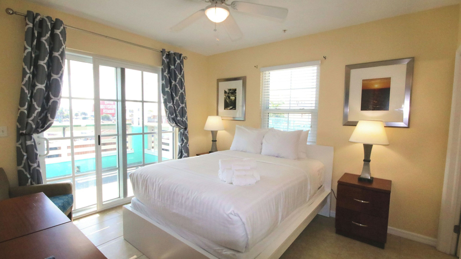 Bedroom 2, John's Pass Hotel, Pinellas