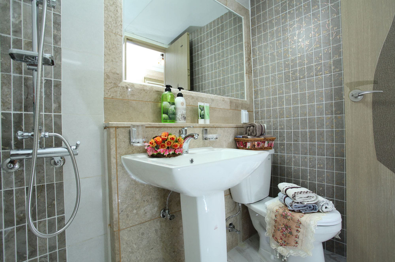 Bathroom 4, Moon On The Cloud, Yeongwol