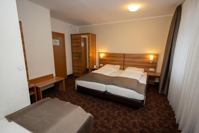 Bedroom 4, Hotel Schlangenbader Hof, Rheingau-Taunus-Kreis