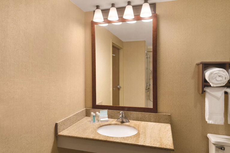 Bathroom 4, Hampton Inn Cincinnati/Kings Island, Warren