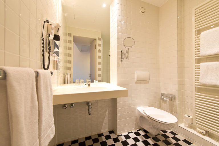 Bathroom 3, Hotel am Borsigturm, Berlin