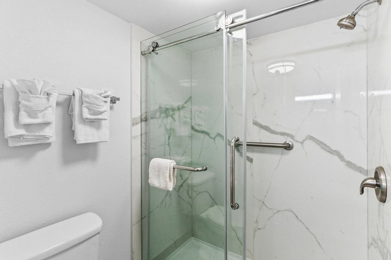 Bathroom 10