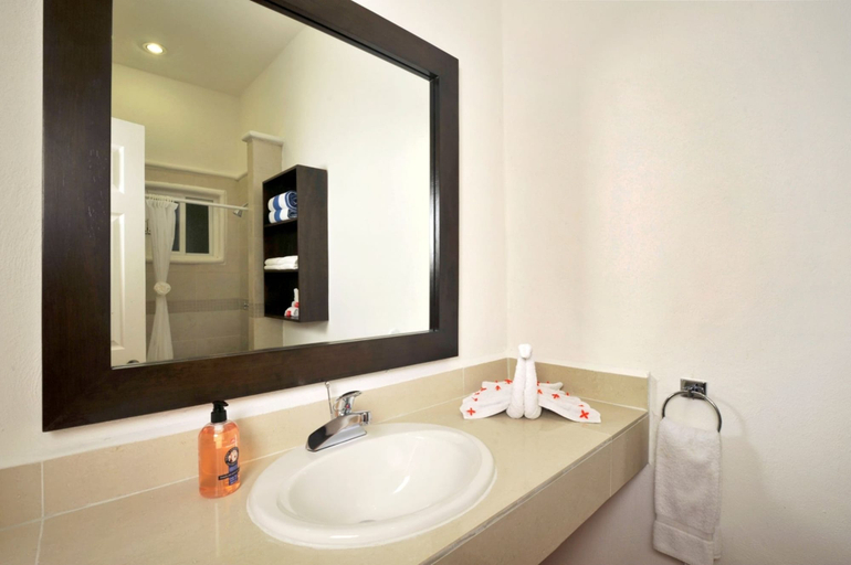 Bathroom 4, Las Palmas Condominio, Cozumel
