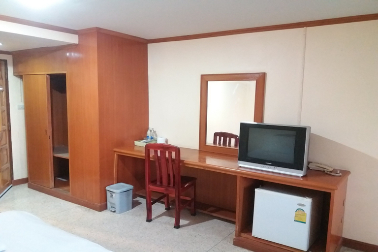 Bedroom 2, Chaiyaphruk Grand Hotel, Muang Nakhon Ratchasima