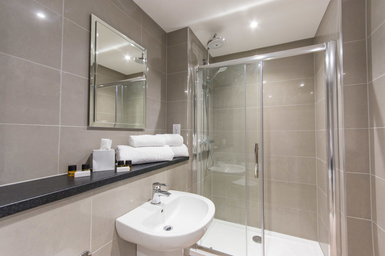 Bathroom 4, St Nicholas Hotel, Essex