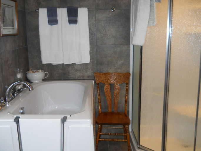 Bathroom 4, Wenzler's Landing Bed & Breakfast, Essex