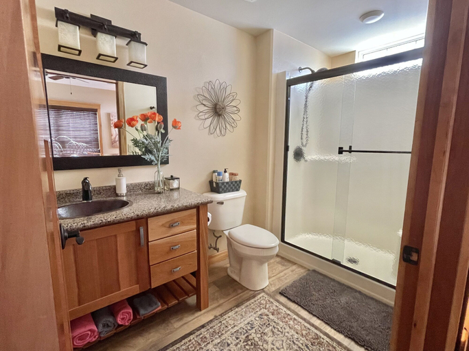 Bathroom 5, Inn at the River, Marathon