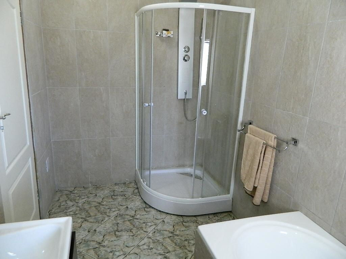 Bathroom 3, La Picasso Guesthouse, Gert Sibande