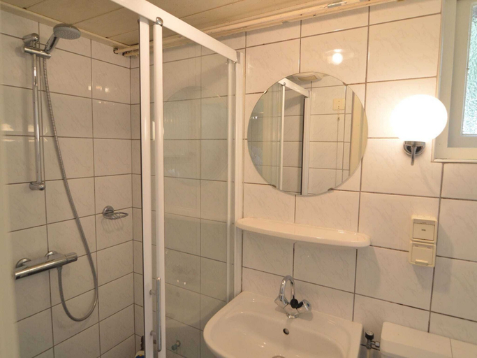 Bathroom 3, Holiday Home in Stramproy with Garden, Weert