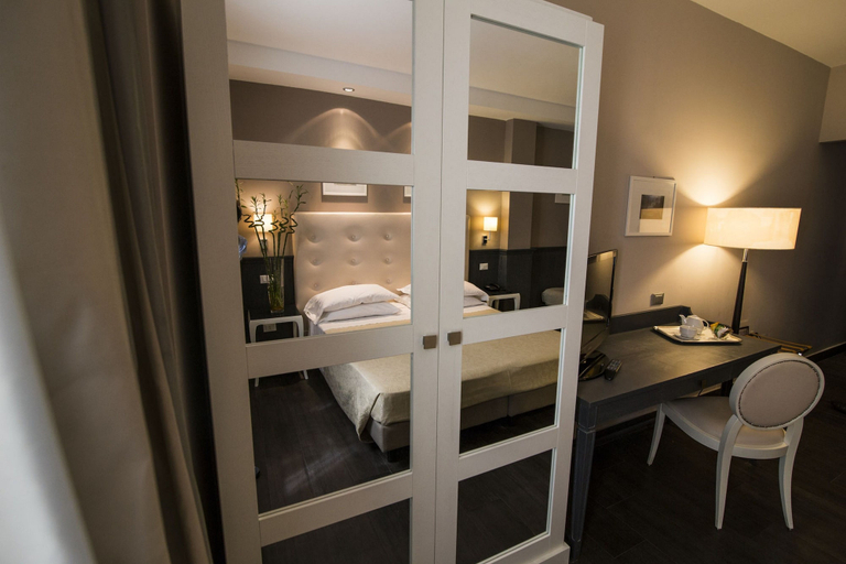 Bedroom 4, Hotel Mediterraneo, Palermo