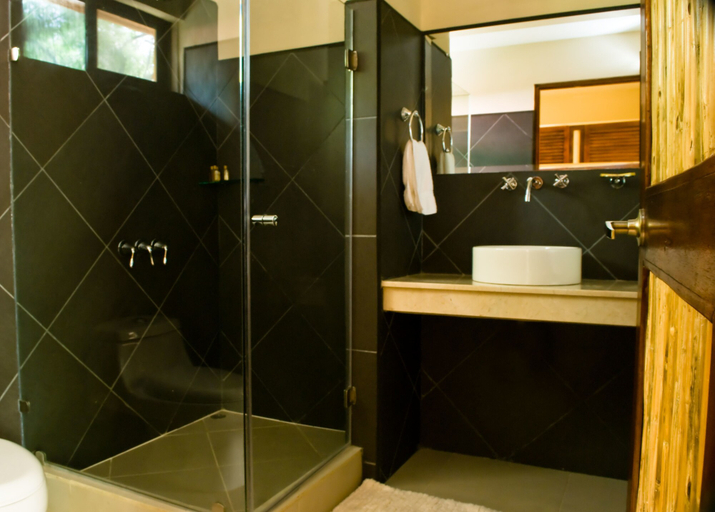 Bathroom 5, Hotel Arco Iris, Santa Cruz