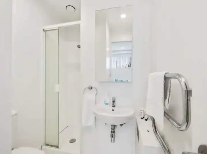 Bathroom, Lovely Two Bedroom Apartment Close To Sky Tower, Waitakere