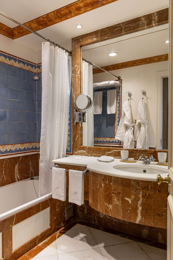 Bathroom 4, As Janelas Verdes Inn, a Lisbon Heritage Collection, Lisbon