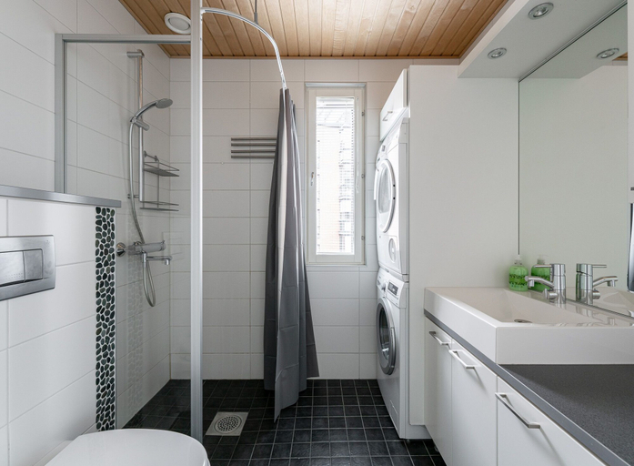 Bathroom, Modern 1BR Apt next to Lake Pyhäjärvi, Pirkanmaa