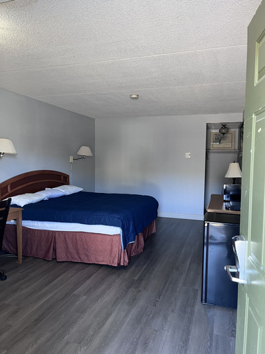 Bedroom 3, Knights Inn Midland, ON, Simcoe