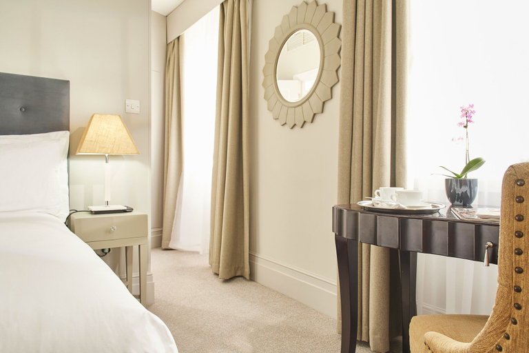 Bedroom 2, Tophams Hotel, London