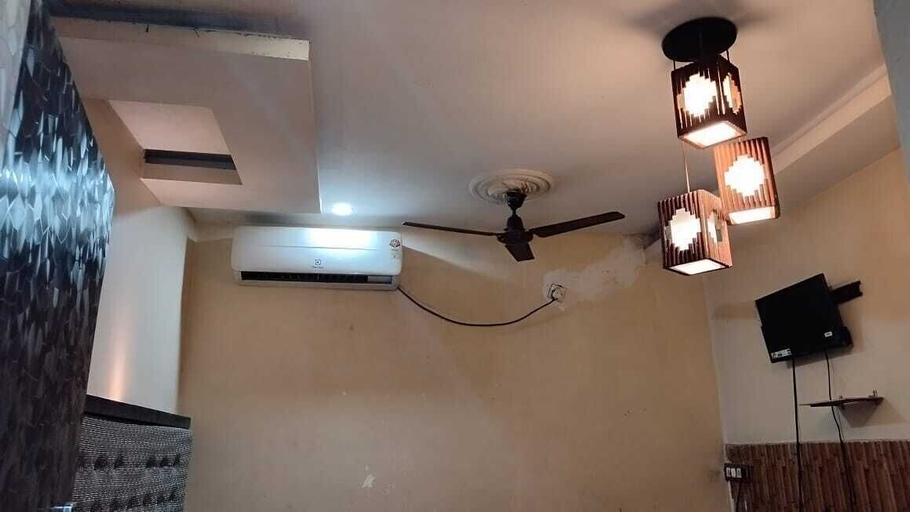 Others 4, Hotel Raj, Kolkata